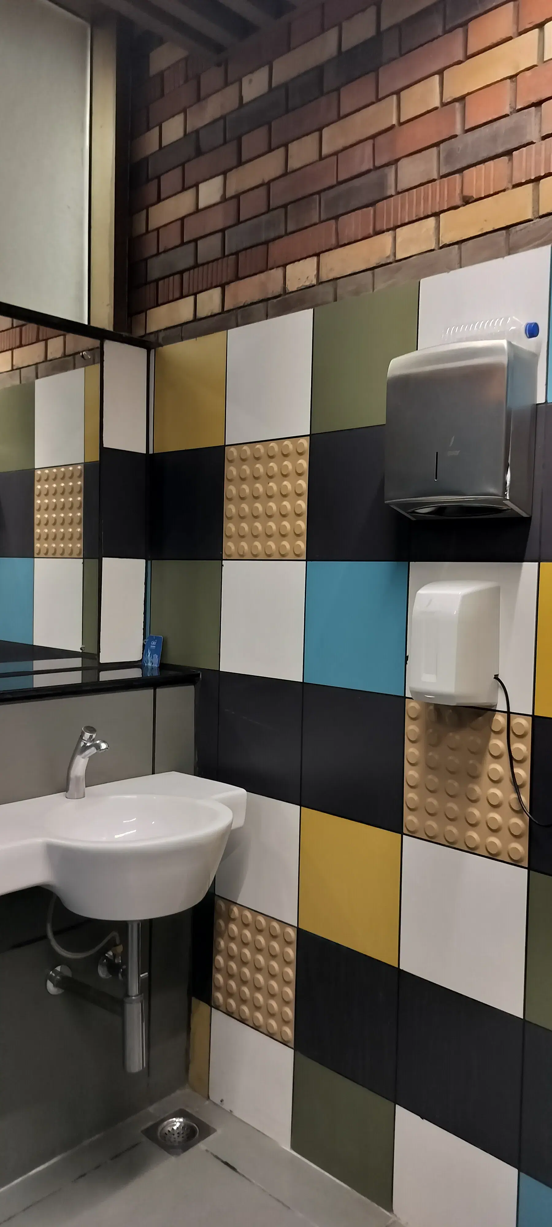 Ahmedabad University, School of Engineering and Applied Science Washroom photo 2